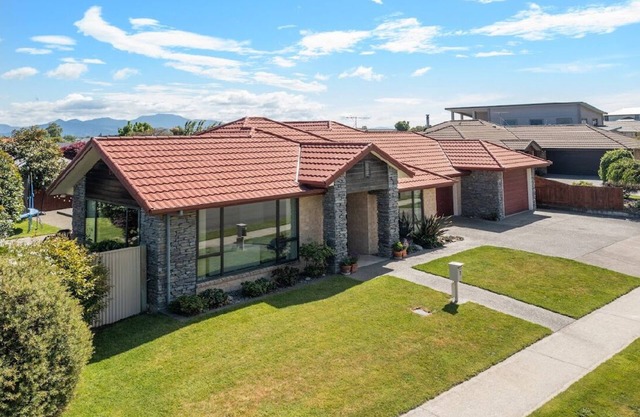 Peaceful Retreat at Your Doorstep on Forest Park Drive