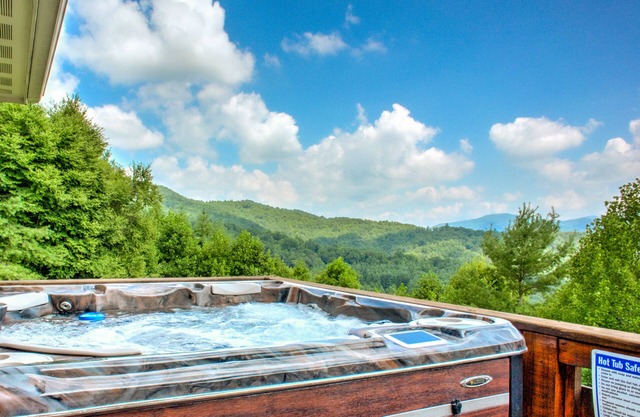 Peaceful Rise | Hot Tub, EV Charger & Views⛰️ Near Waynesville + Biltmore Pass