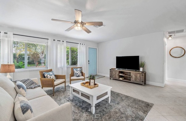 Peaceful & Roomy Waterfront Delray Beach House