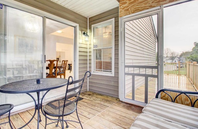 Peaceful Savannah Home - 11 Mi to Beaches!
