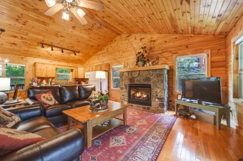 Peaceful Smoky Mountain Cabin with Deck and Fire Pit!