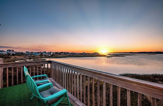 Peaceful Sound View Oasis, Steps to Pool & Beach!
