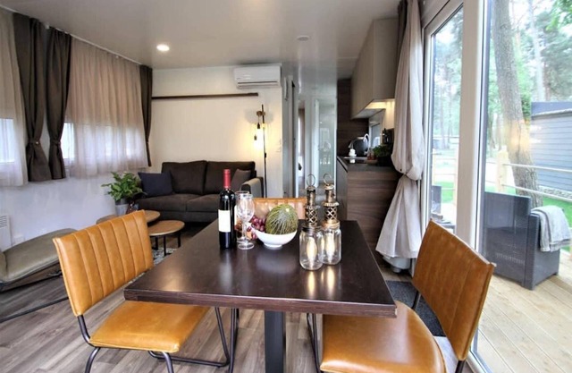 Peaceful Stay Near the Woods