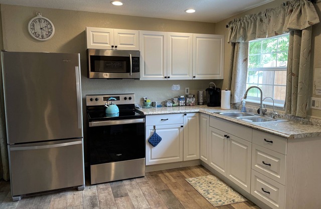 ￼ Peaceful Two Bedroom Guest House near Wekiva River and State Parks ￼