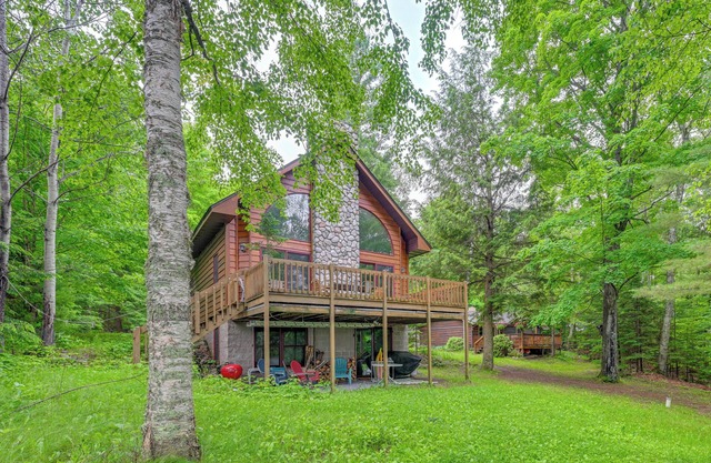 Peaceful White Sand Lake House w/Dock & Deck!