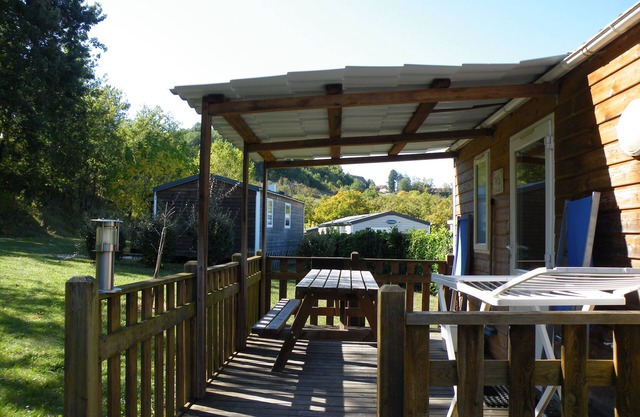 Pecan nuts - Mobil home Wood Martin Fisherman