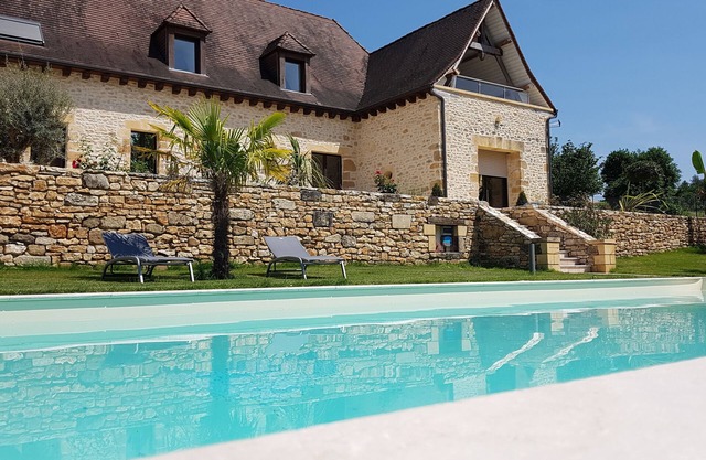 Pechanette, lovely large private swimming pool and completely fenced garden