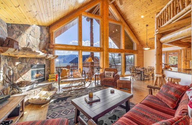 Pegasus | Luxury Lodge w/Hot Tub & Stunning Views