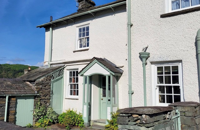 Peggy Hill Cottage - Two Bedroom House, Sleeps 4