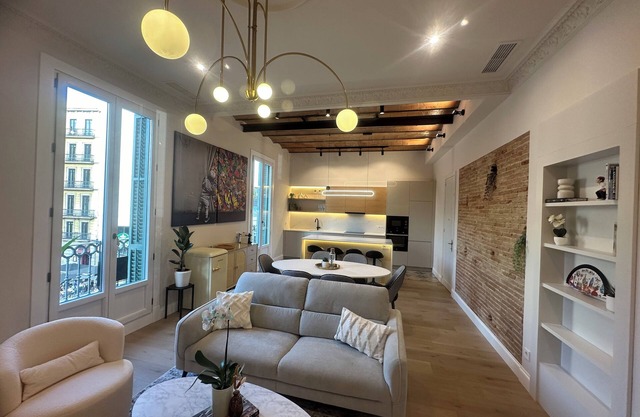 Pelai House-Spacious Luxury Retreat 3 bed/3 bath by La Rambla,Placa de Catalunya