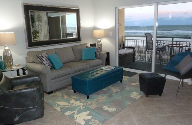 Pelican Isle #207: Stunning Decor> Pool, Jacuzzi, Beach Service, King BR+bunkies
