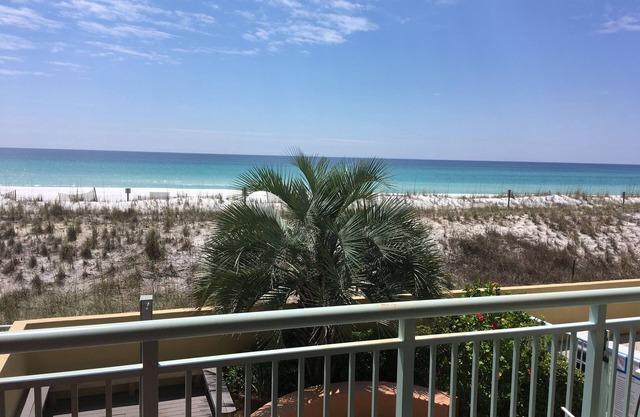 Pelican Isle 109,Beachfront,Direct water view, FREE Beach Service!