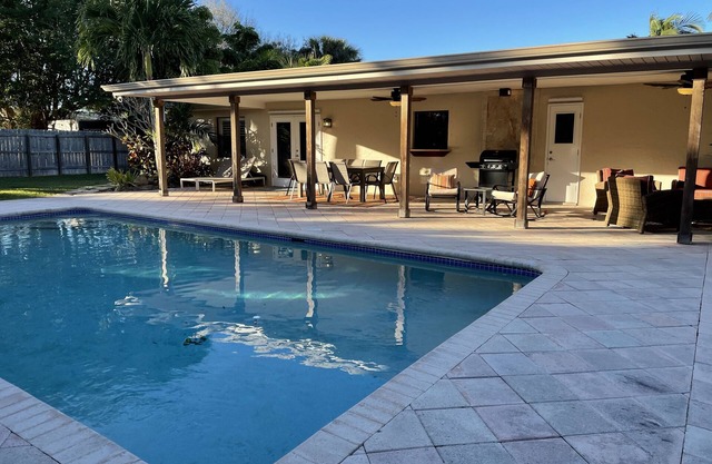 Pelican Pier - Four Bedroom home with private saltwater pool. Heat available.