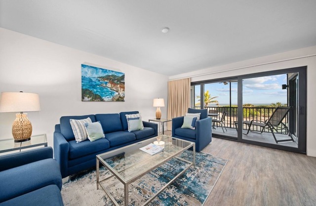 Pelicans Roost 107: Corner Unit with Gulf Views!