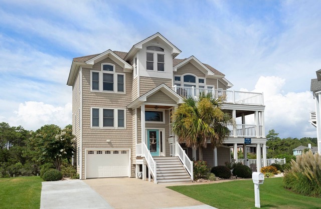 Peninsula 01: Private Saltwater Pool, Spa, Canal front w/10 feet of dock space