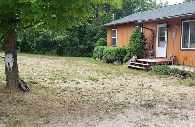 Penny's Place Near the Lake- Quiet Rural House, Conviently located with big yard