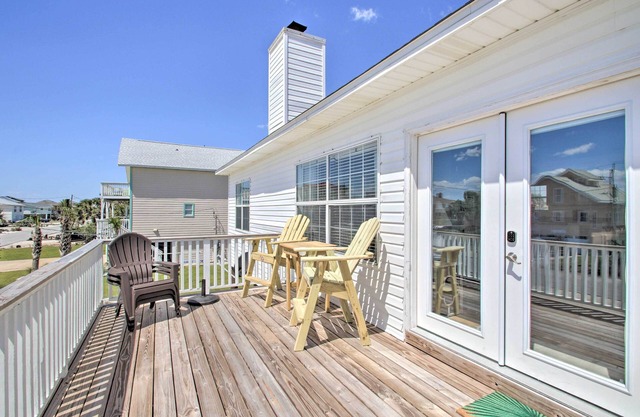 Pensacola Beach Home: 1 Block to Beach Access
