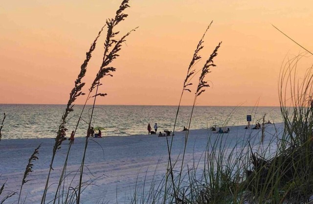 Pensacola Beach Condo w/Great Views (F12)