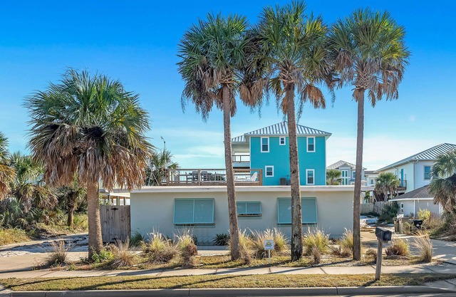 Pensacola Beach House | Elevated Deck & Outdoor Living Spaces | Beach Service | Beach Getaways