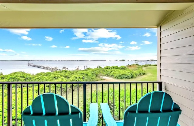 Pensacola Beach Waterfront Condo with Relaxing View. Family Friendly!