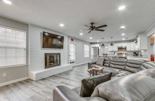 Pensacola Home w/Private Yard: 7 Mi to Downtown!