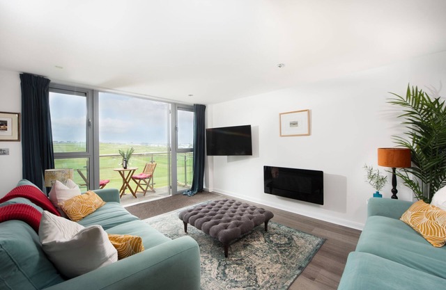 Penthouse 53 Zinc (Sleeps 6) - an apartment that sleeps 6 guests in 3 bedrooms