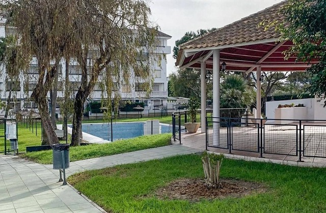 Penthouse feeling and enticing outdoor pool!