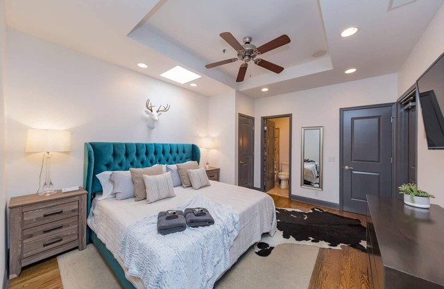 Penthouse on the Broadway Strip