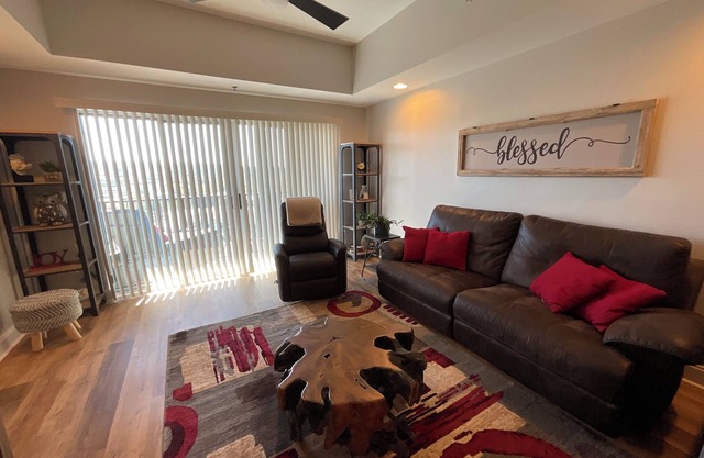 Penthouse Retreat-Condo in Bristol-3 BR, 3BR