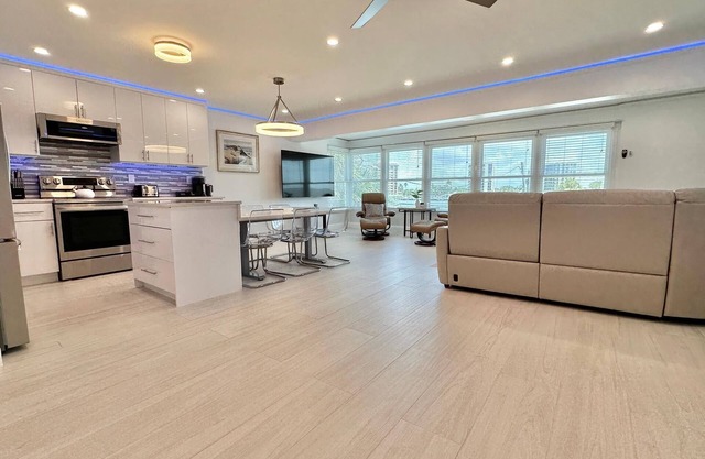 Penthouse Shores 309 - Spacious Water Views