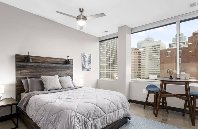 Penthouse Studio Apartment with a KC City View