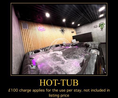 Penthouse Style Luxury 2 Bedroom House has Hot-Tub, extra fees apply