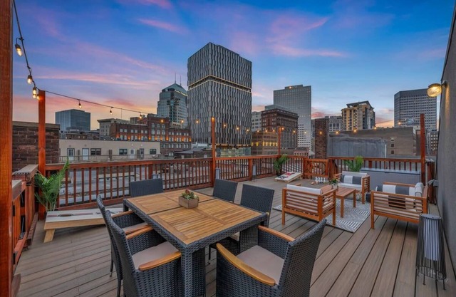 PENTHOUSE | WALK B-BALL | PRIVATE ROOFTOP PATIO