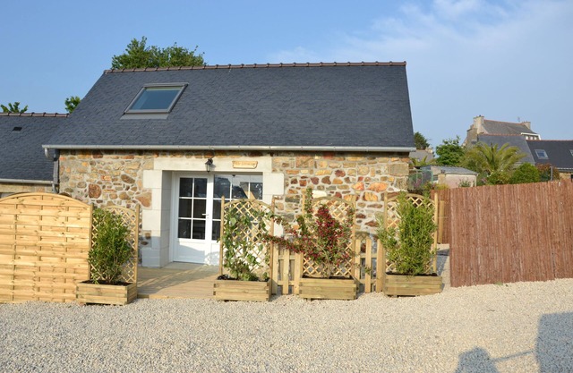 Penty, ideal for couple, 500 m from sea, GR 34, 1km from Voie Verte (bicycle path)