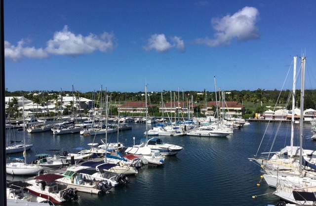 PERCH ON THE MARINA, BETWEEN SKY AND SEA, LET YOURSELF GO TO THE GRES DES ALIZES
