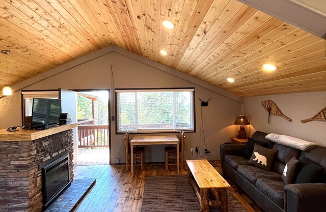 Perch Point- Hikers Dream Cabin Base
