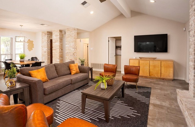Perf Location! *️3/2 Centrally Located Entire House *️ Six Flags Fiesta Texas *️ San Antonio Attraction