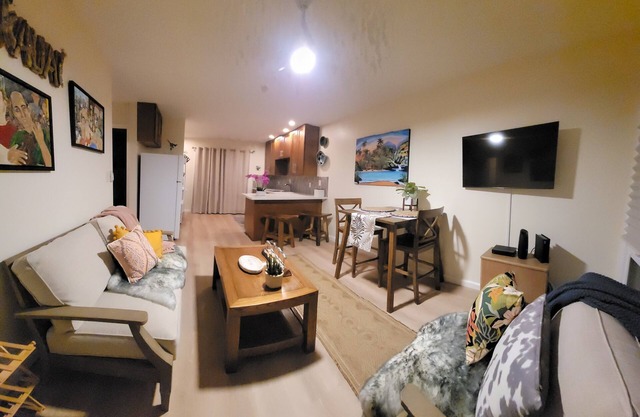 PERFECT 2 bdrm near beach, eateries, shopping, activities Very nice & so clean!