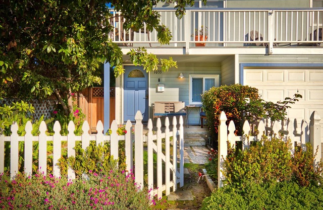 Perfect Beach House! Ocean view, steps to sand, yard! off-season week discount