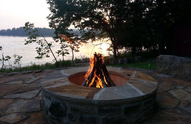 Perfect Beaver Lake Access! Firepit, Fishing/Swimming, Convenient to Rogers