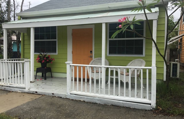 Perfect Cottage In Art District of Gulfport
