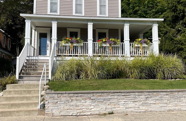 Perfect Downtown Harbor Springs Retreat – Walk Everywhere!