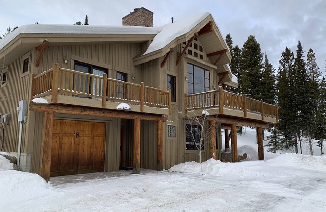 Perfect Family GetAway! Ski-in-Ski-Out Home, Cowboy Heaven