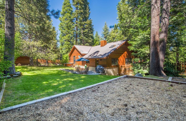 Perfect Family Getaway-WI-FI-HDTV-Hot Tub-Fenced Back Yard