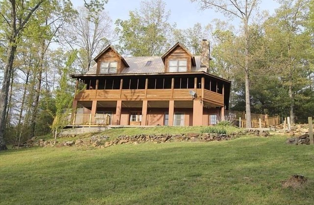 Perfect for Large Groups! Quiet and Seclusion in the Cherokee National Forest.
