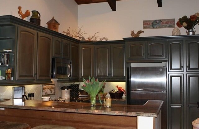 Perfect for two families. 4 bedrooms. Views of Canyon Lodge