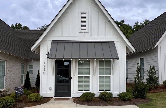 Perfect Game Day Home - 2 Bed/2 Bath