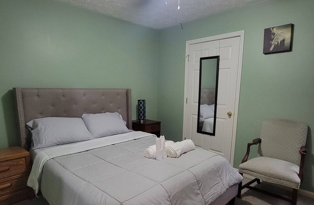 PERFECT GET AWAY,PEACEFUL NEIGHBORHOOD( space B)