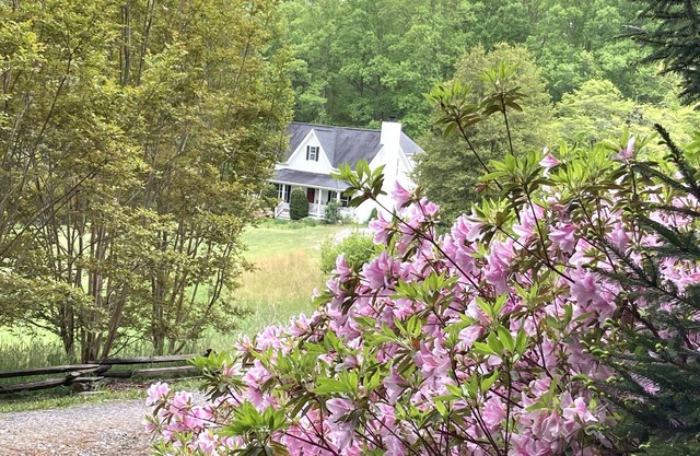 Perfect Getaway to see Biltmore, Lake Lure, Black Mountain, Blue Ridge Parkway