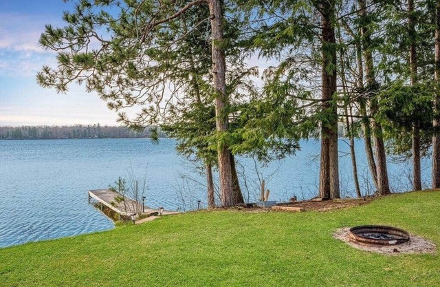 Perfect Lakefront Family Cabin, 2 Kayaks Included!
